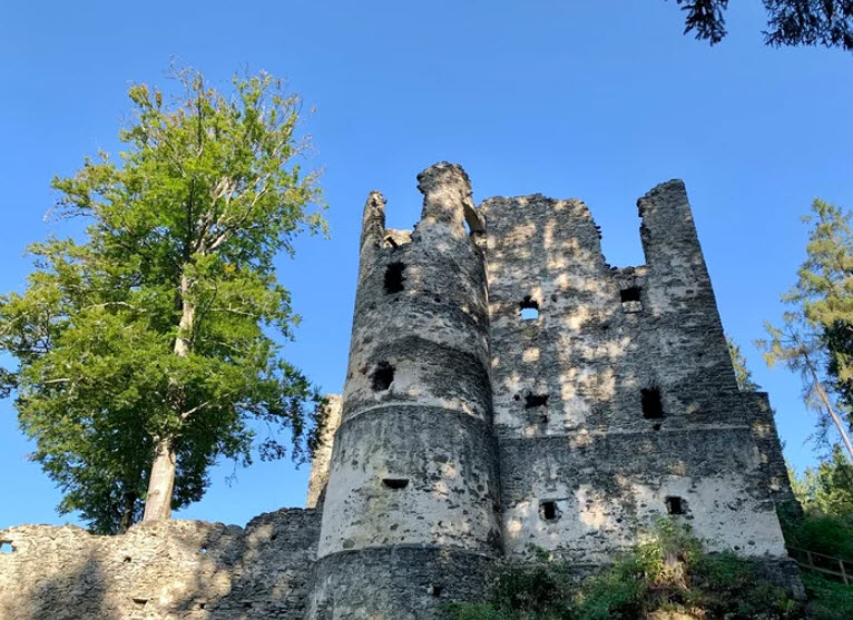 Burgruine Aichelburg, Austria